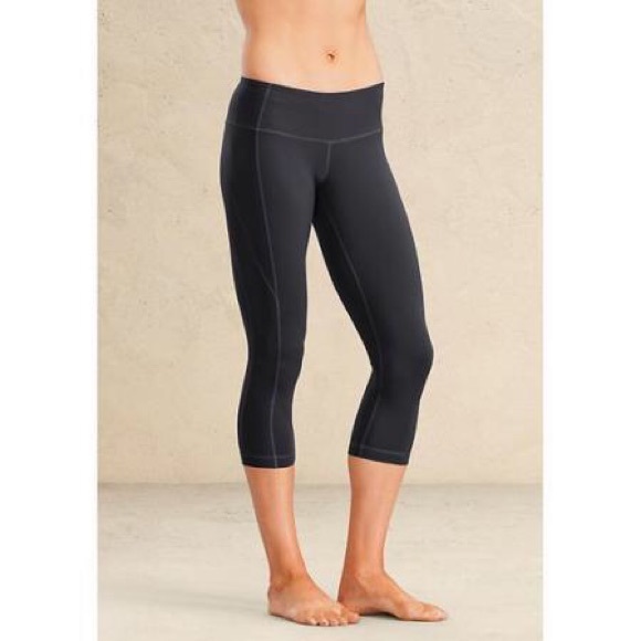 Athleta Pants - Athleta Revelation Capri Gray Legging Pant